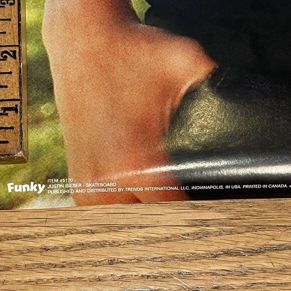 Vintage 2010 Justin Bieber skateboard full size poster 22.5 x 34 NEW Old Stock - Picture 4 of 8